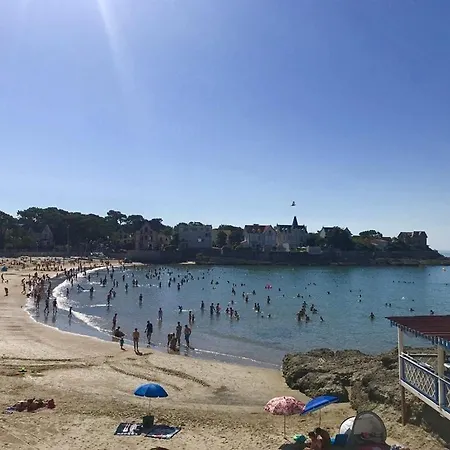 Palais Sur - Maison Située Rue Des Ecoles - Au Calme